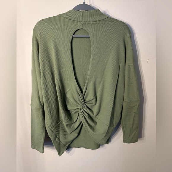 Buckle Black Green Keyhole Back Sweater Size Medium. Excellent Condition! - Picture 2 of 9
